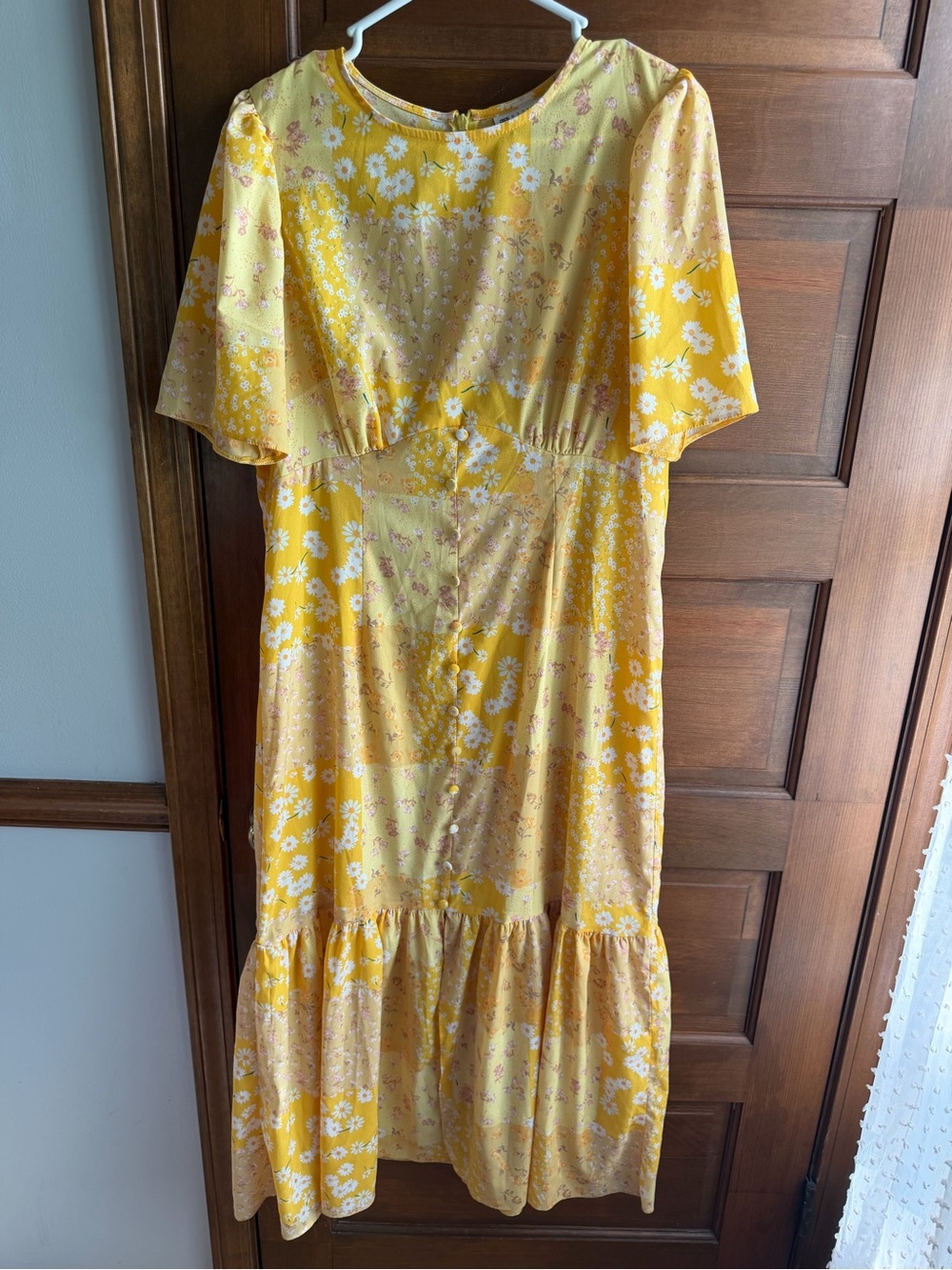 ASOS DESIGN pephem midi tea dress in yellow floral print - Picture 2 of 5